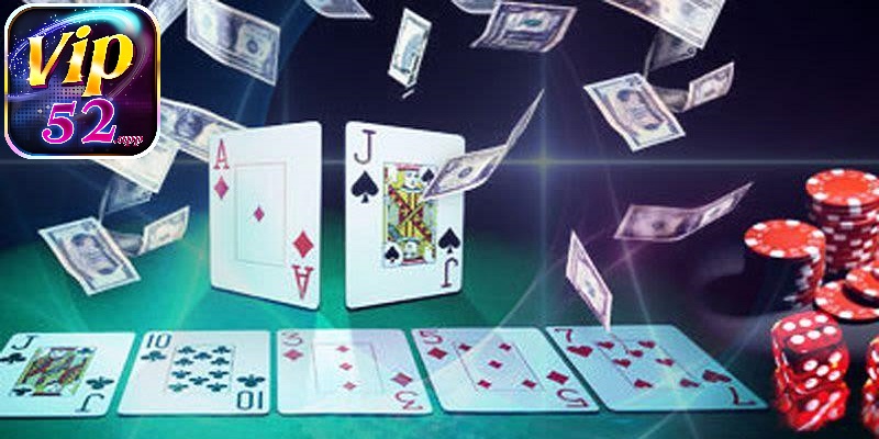 Quan sát các lá bài của đối thủ để đưa ra quyết định sáng nhất